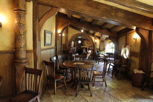 Hobbit-themed-Green-Dragon-Pub-Opened-in-Hobbiton-1