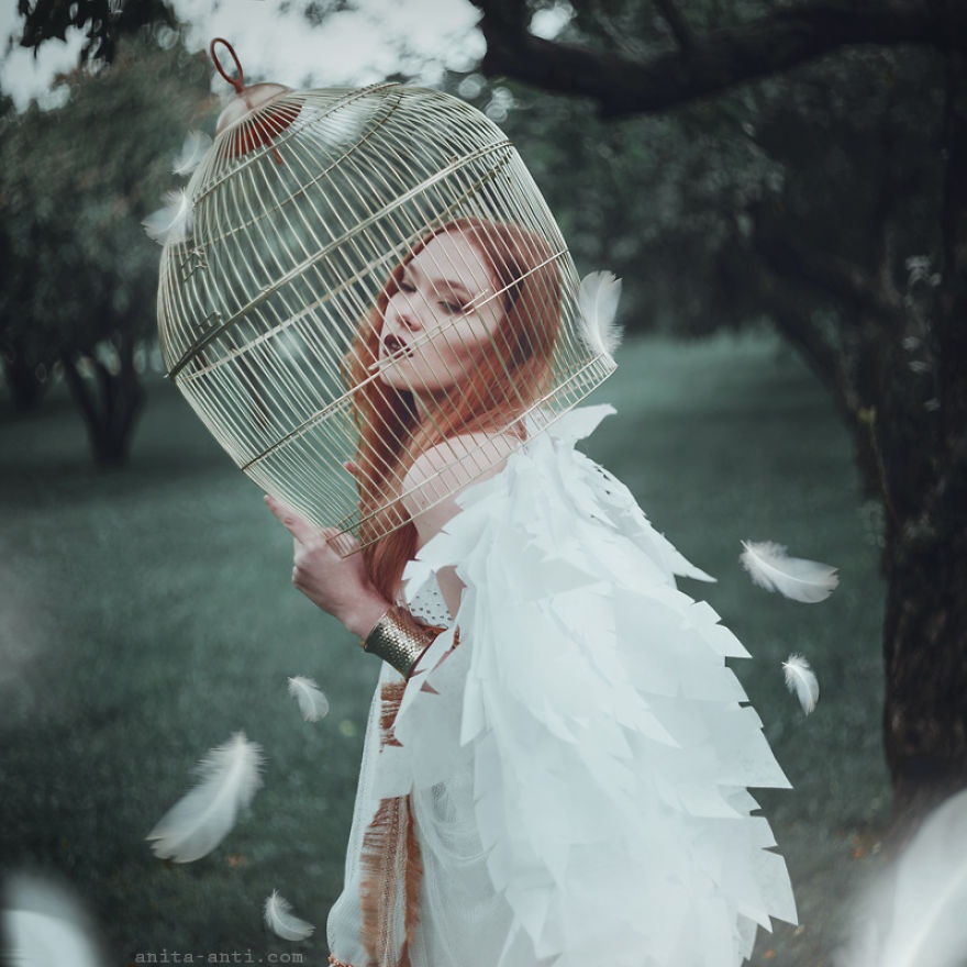 12841110-R3L8T8D-880-fairytale-photography-women-animals-anita-anti-11__880