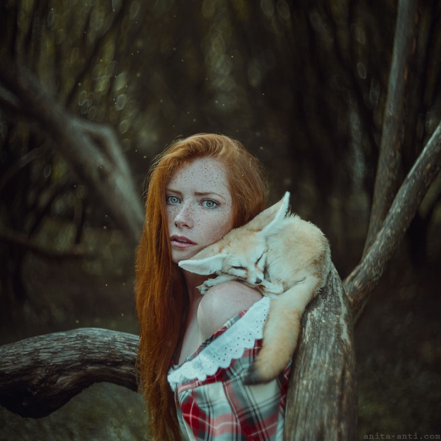 12841160-R3L8T8D-880-fairytale-photography-women-animals-anita-anti-4__880