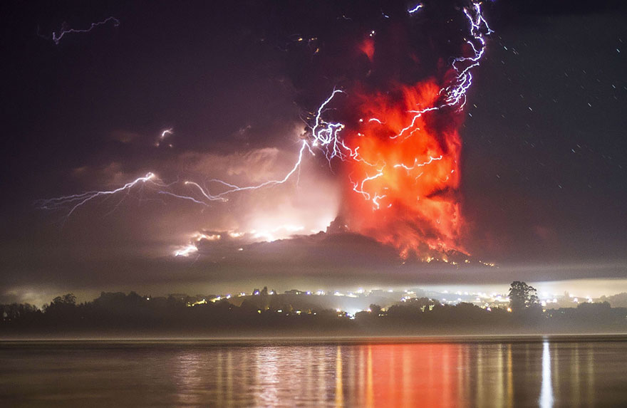 volcano-eruption-calbuco-chile-5__880