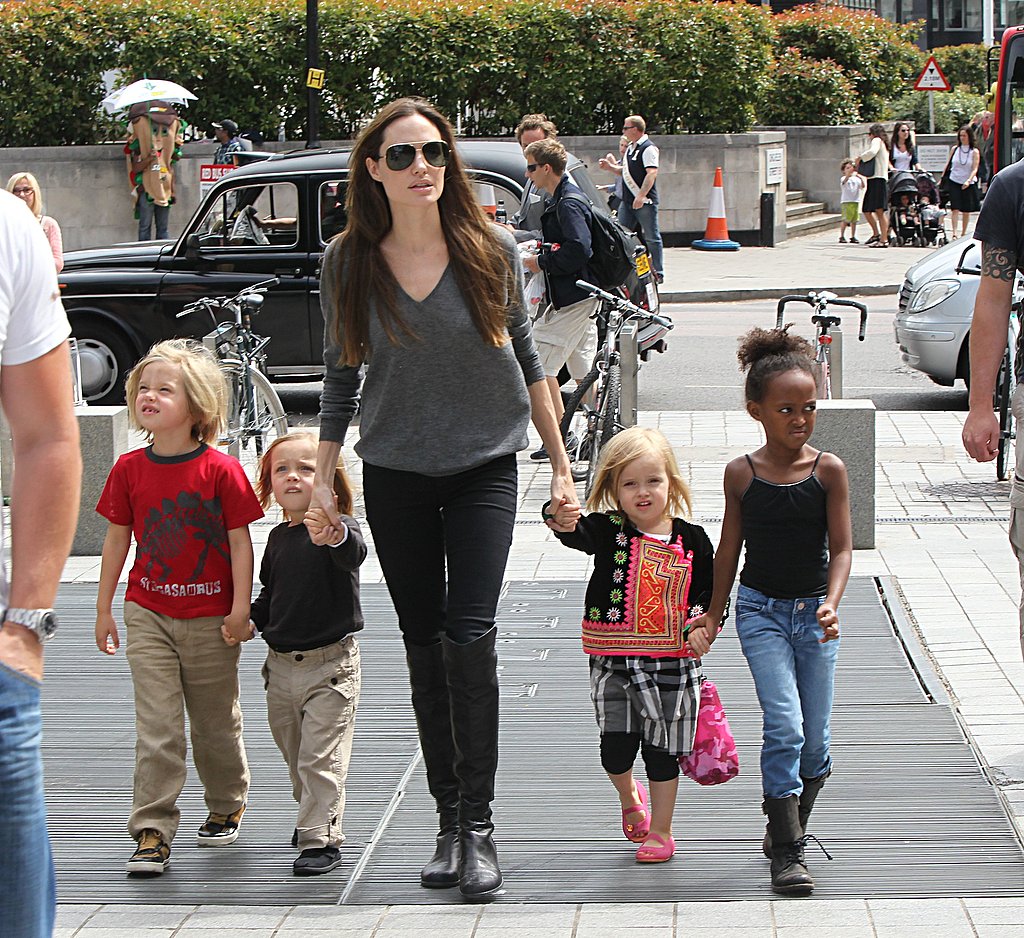 Angelina-Jolie-Shiloh-Jolie-Pitt-Zahara-Jolie-Pitt-Vivienne