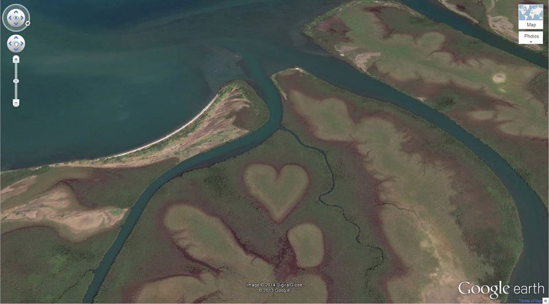 heart-shaped-land-formation-strange-google-earth