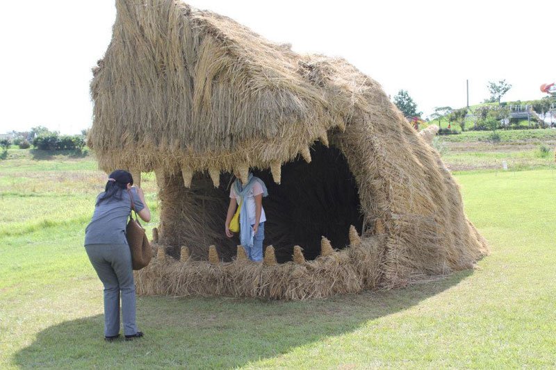 straw-art-festival-niigata-city-japan-11