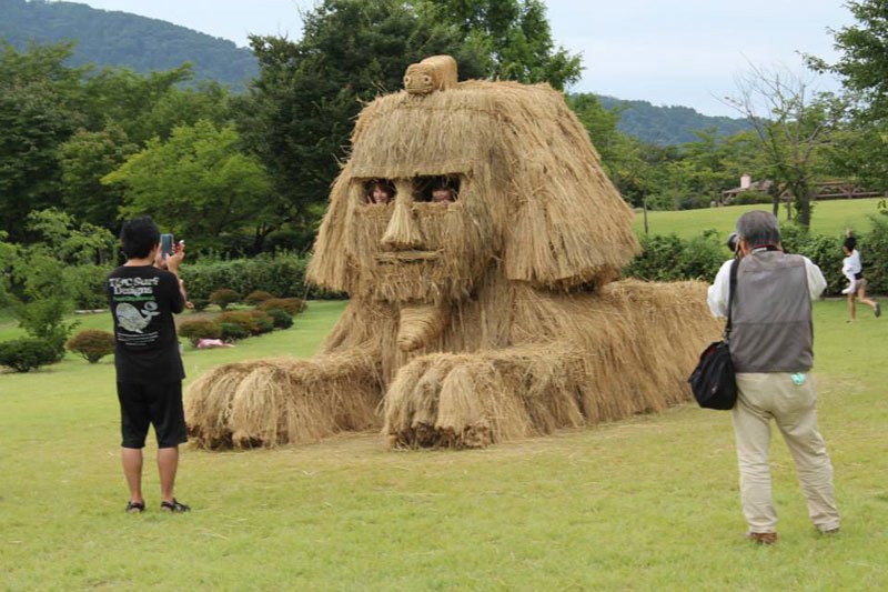 straw-art-festival-niigata-city-japan-2