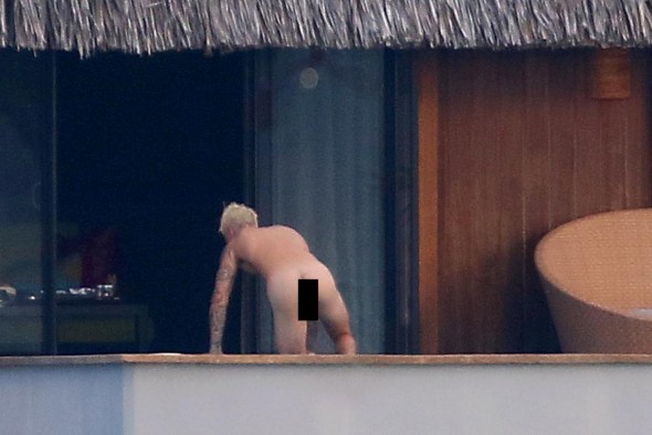 justin-bieber-nude-bora-bora-e1444256672205