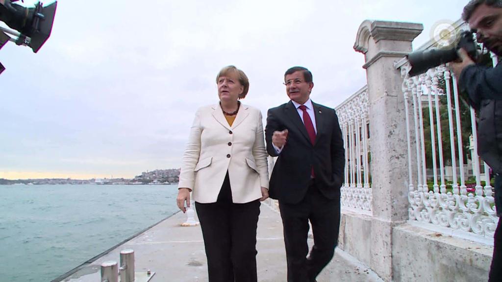 BASBAKAN AHMET DAVUTOGLU ILE ALMANYA BASBAKANI ANGELA MERKEL, DOLMABAHCE'DEKI BASBAKANLIK OFISI'NDE GORUSTU. (ISTANBUL-DHA)