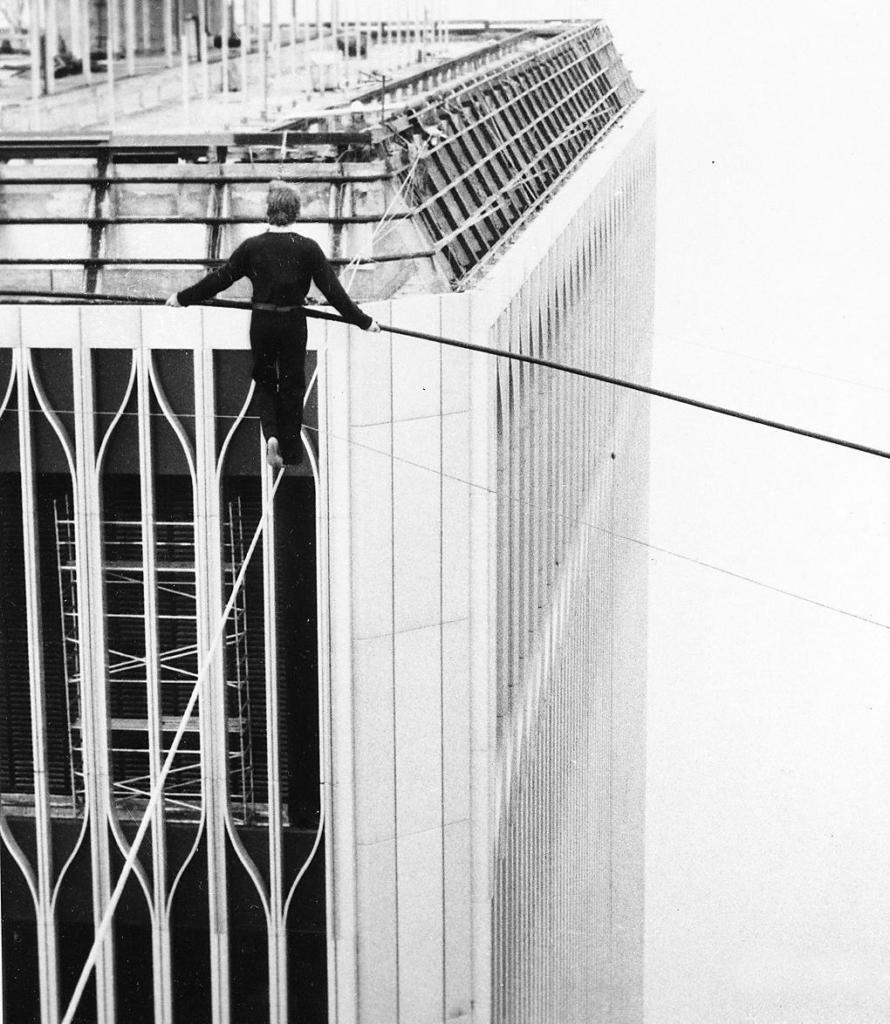 philippe_petit_tightrope_tower_full-xlarge[1]