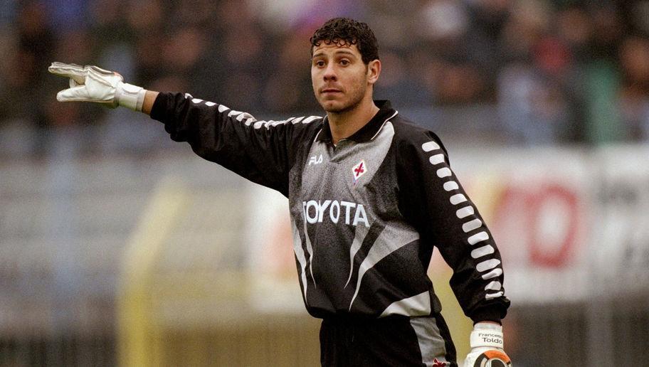 24 Oct 1999: Francesco Toldo of Fiorentina in action during the Serie A match against Piacenza played at the Stadio Galleana, Piacenza, Italy. Piacenza won the game 2-0. Mandatory Credit: Claudio Villa /Allsport