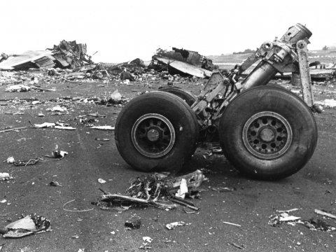 tenerife-plane-crash-landing-gear[1]