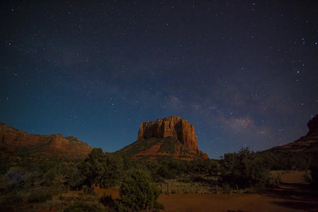 milkyway_over_CourthouseButte-1024x683[1]