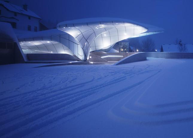 nordpark-railway-station_werner-huthmacher_zaha-hadid_dezeen_784_7_1459510436