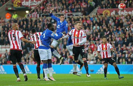 Britain Football Soccer - Sunderland v Everton - Barclays Premier League - The Stadium of Light - 11/5/16 Everton's Ramiro Funes Mori heads at goal Reuters / Russell Cheyne