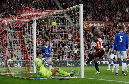 Britain Football Soccer - Sunderland v Everton - Barclays Premier League - The Stadium of Light - 11/5/16 Lamine Kone scores the third goal for Sunderland Action Images via Reuters / Jason Cairnduff