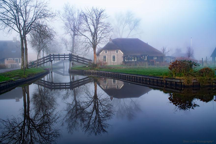 water-village-no-roads-canals-giethoorn-netherlands-12