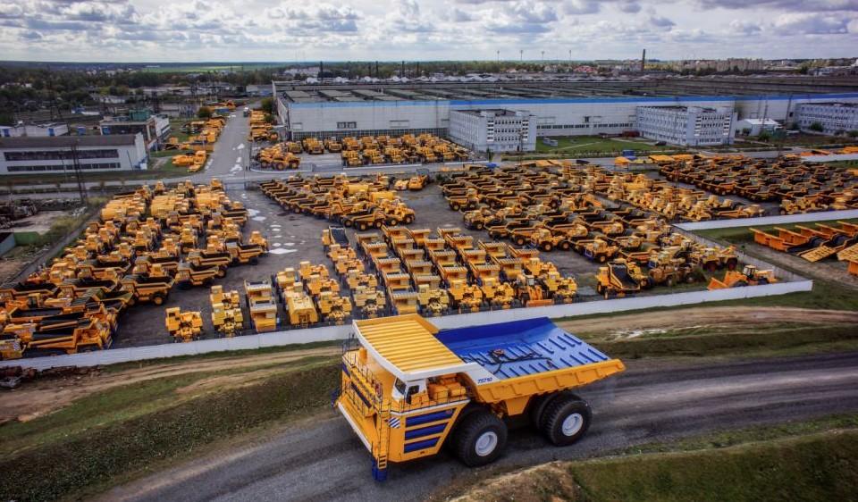 Belaz-75710-the-worlds-biggest-dumper-trucks[1]