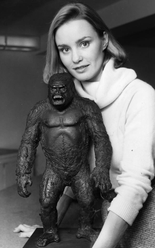 Jessica-Lange-with-small-model-of-KK-641x1024