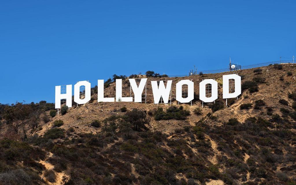 1280px-Hollywood_Sign_(Zuschnitt)[1]