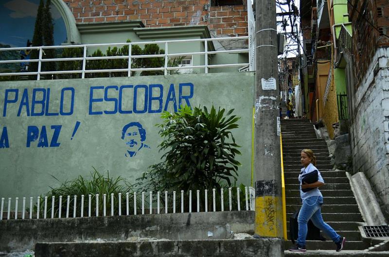 pablo-escobar-graffiti-in-medellin[1]