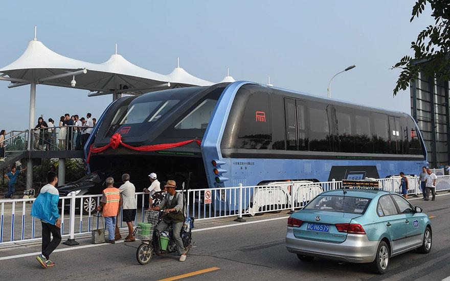 transit-elevated-bus-first-test-ride-qinhuangdao-china-1[1]