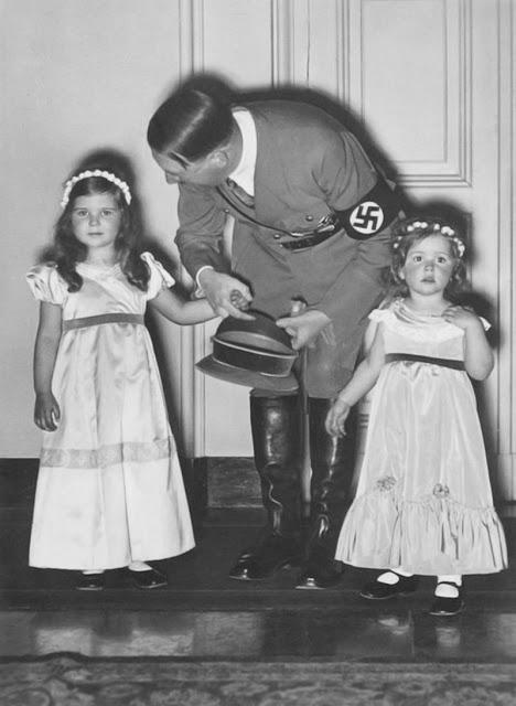 hitler-and-helga-goebbels-10