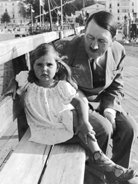 hitler-and-helga-goebbels-4