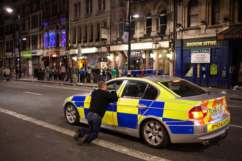 rIMG_1044_cardiff_after_dark_police_car