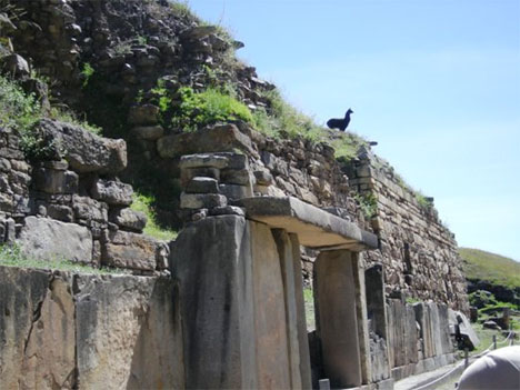 chavin-de-huantar-ruins.jpg