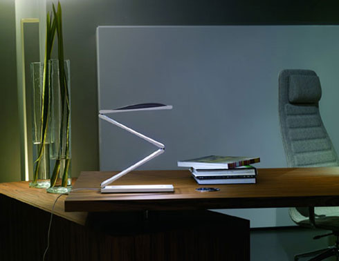 nemo_chain_led_lamp_desk.jpg