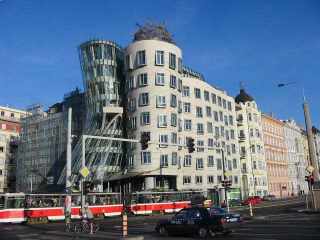 dancing_house2